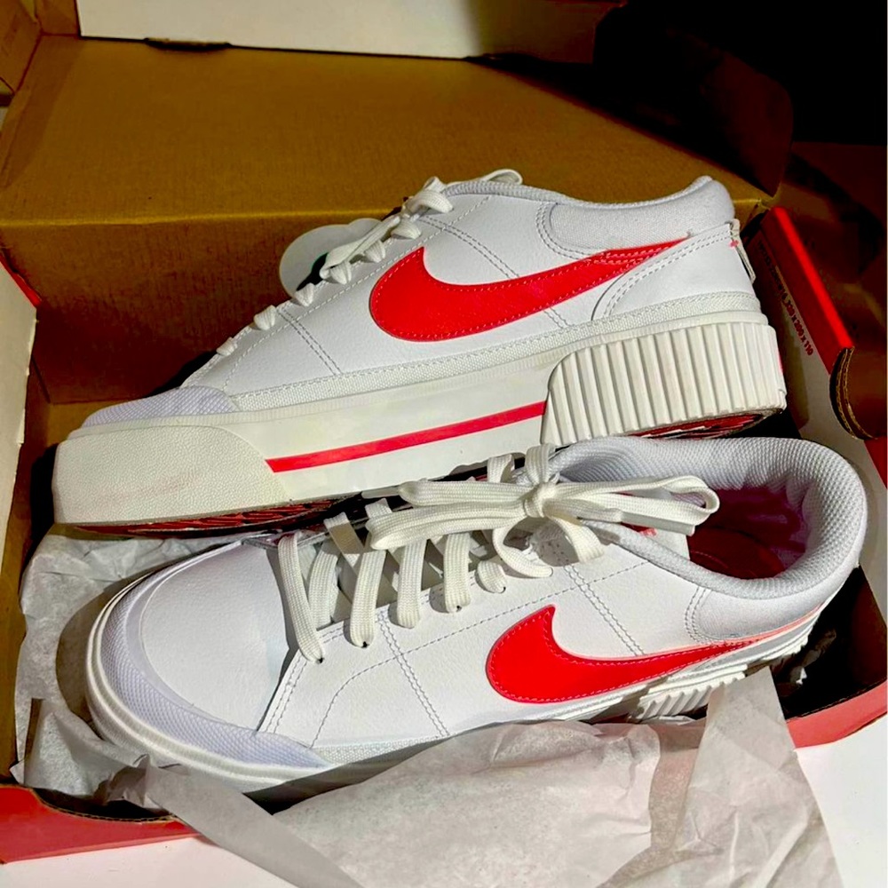 Brand new Women’s Nikes 9.5